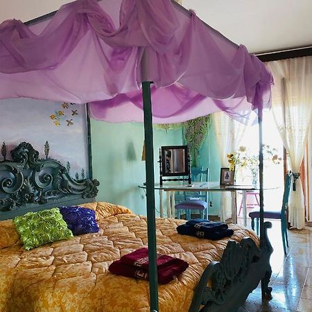 Ferienwohnung Big House Vicino Al Castello Rocca Imperiale Exterior foto